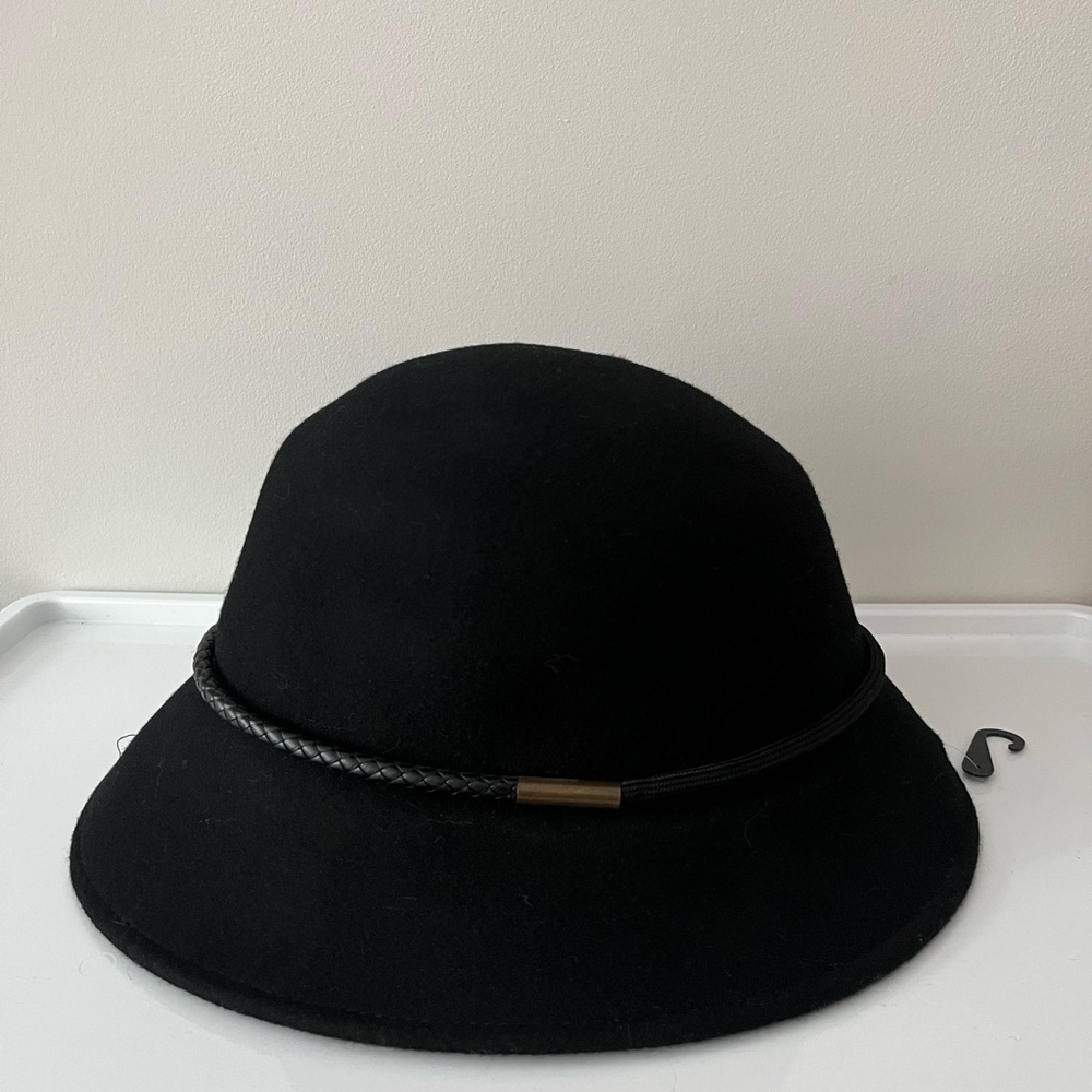 Nine West Black Wool Women's Hat with Braided Band